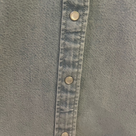 levi’s NWT size large blue denim pearl button up shirt - Picture 8 of 9